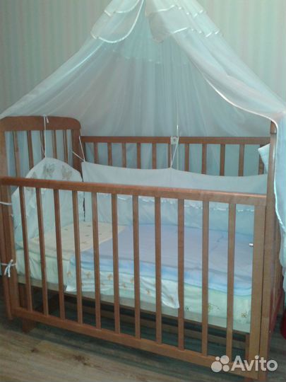 Кроватка и принадлежности