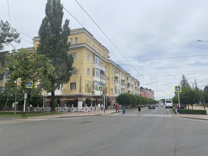 2-к. квартира, 39 м², 4/4 эт.