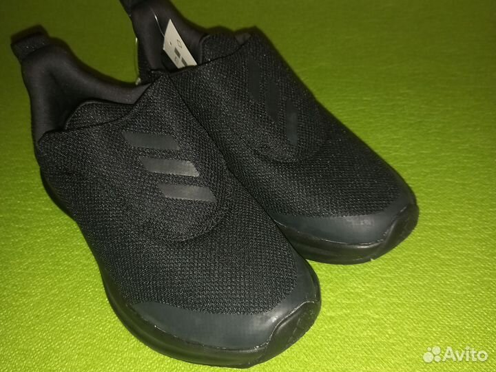 Кроссовки новые Adidas