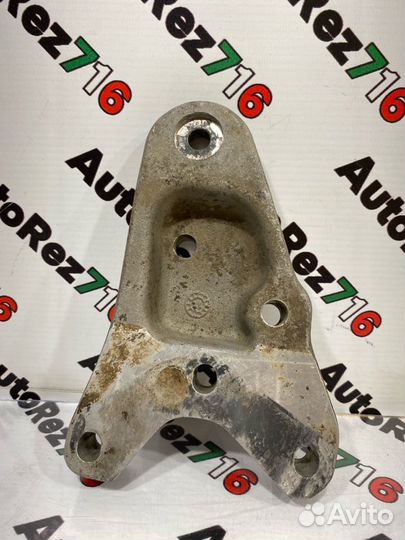 Кронштейн двигателя передний правый Skoda Fabia 2