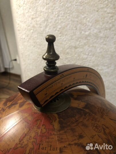 Глобус-бар, «Астроном». Деревянный