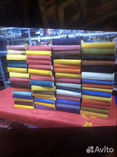 Продаю комплект книг