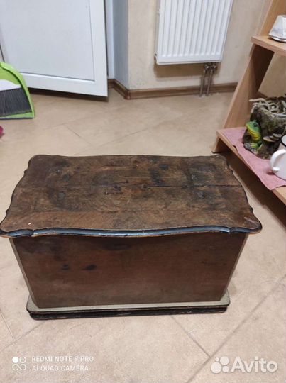 Антикварная швейная машинка