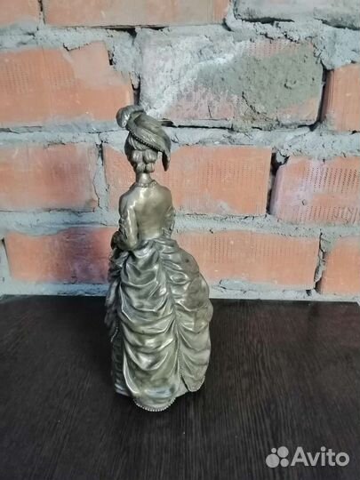 Скульптура статуэтка девушки бронза