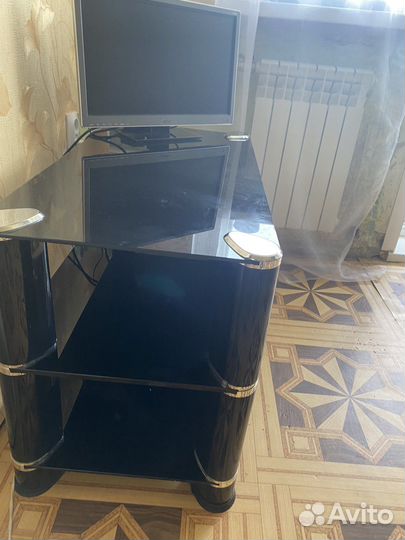 Стеклянная тумба под тв