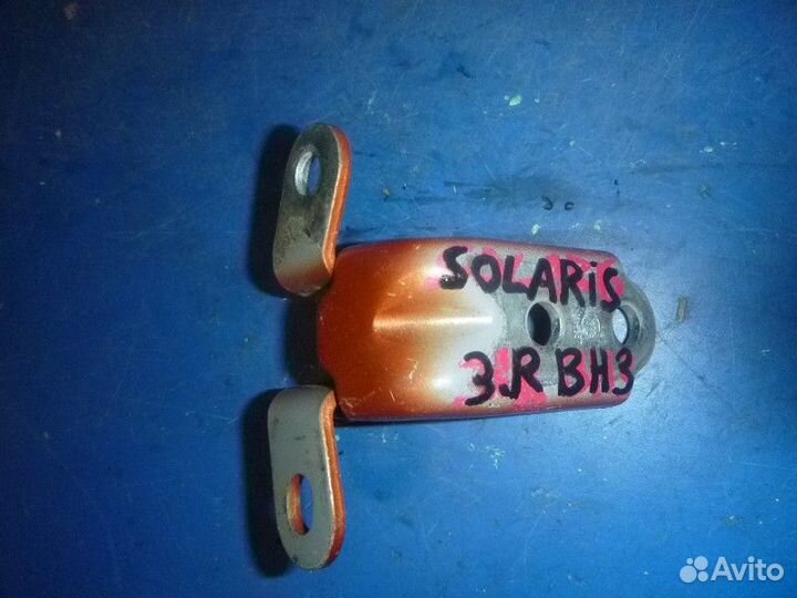 Петля двери задней правой нижняя hyundai solaris 2