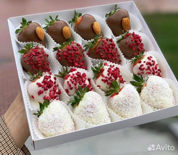 Клубника в шоколаде в коробке