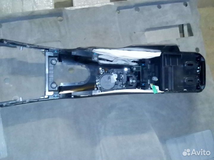 Подлокотник Форд Мустанг