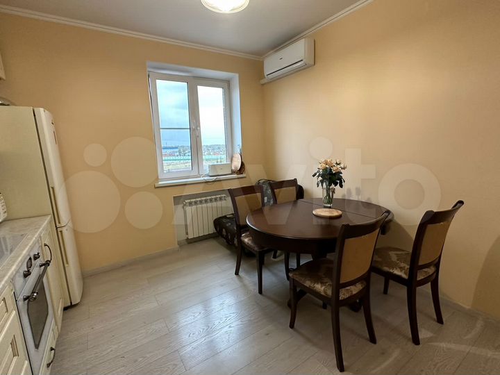 2-к. квартира, 64 м², 6/17 эт.