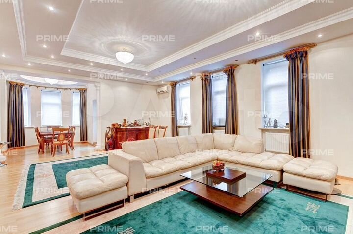 Дом 680 м² на участке 13,5 сот.