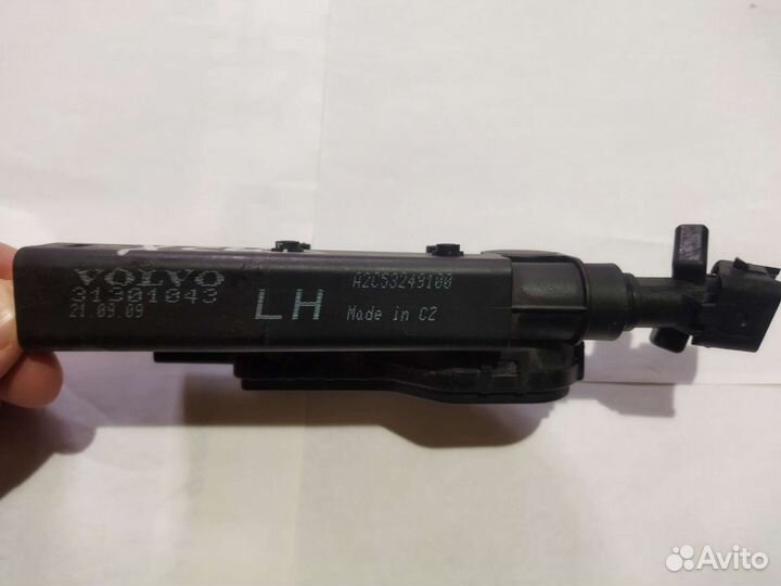 Форсунка омывателя фары Volvo XC60