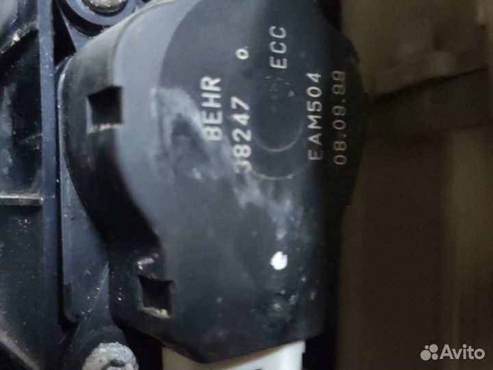 Моторчик заслонки отопителя Volvo s80