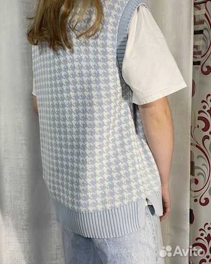 Вязанная жилетка