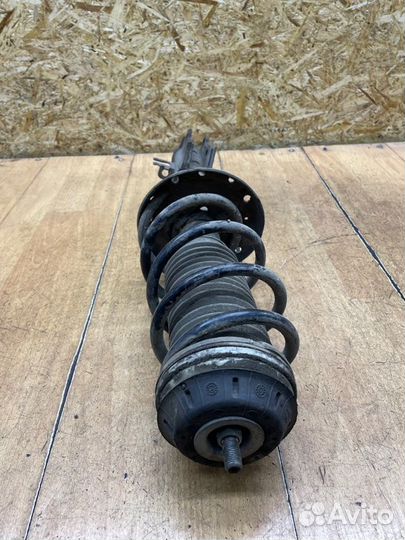 Стойка подвески передняя правая Opel Corsa D