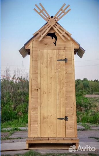 Уличный туалет деревянный KEY671