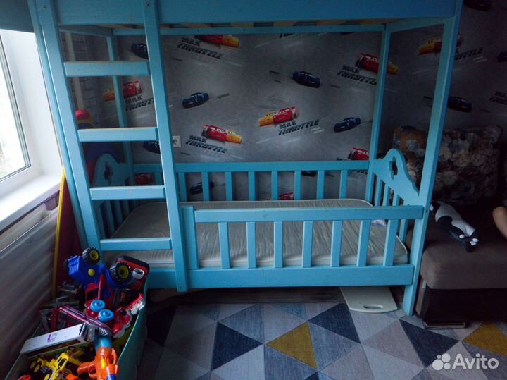 Двухъярусная кровать бу с матрасами