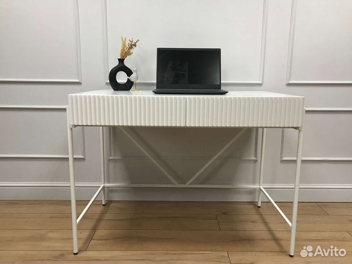 Стол письменный Velvet