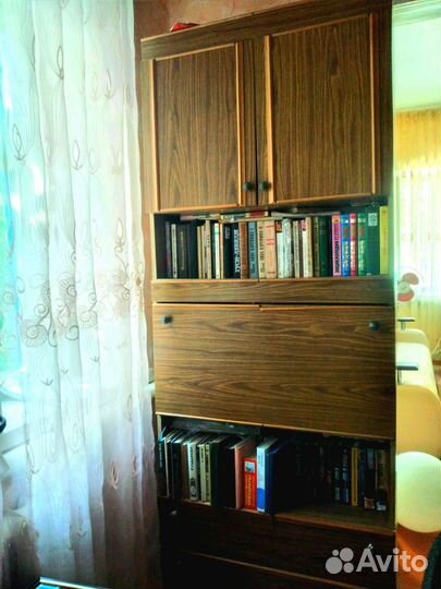 Сервант,секретер