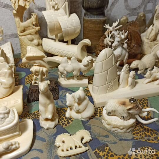 Много статуэток из кости