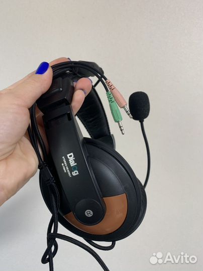 Наушники с микрофоном