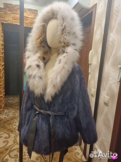 Шуба норковая летучая мышь капюшоном из рыси
