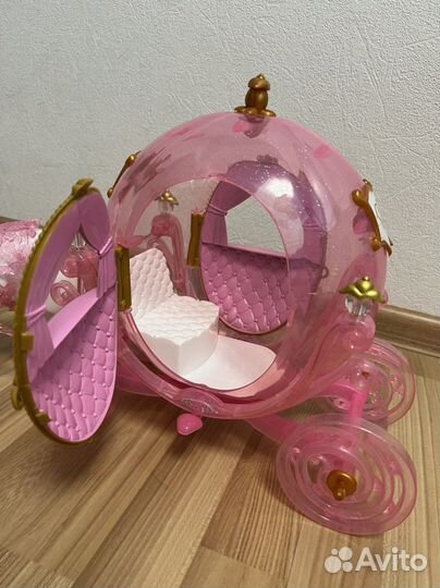 Карета с лошадью