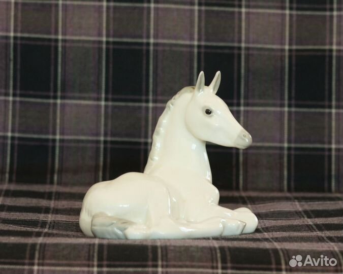 Фарфоровая статуэтка 