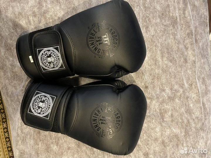 Боксерские перчатки