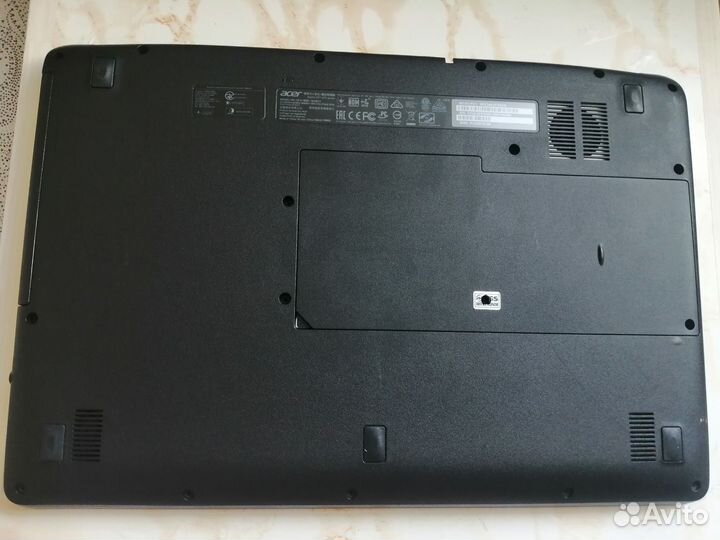 Acer Aspire ES1-572-P211