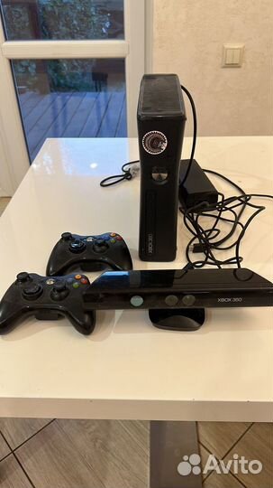 Xbox 360E + kinect + 2 джостика
