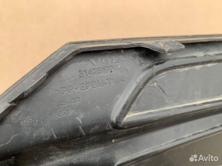 Заглушка, рамка птф правая Volvo XC60 2