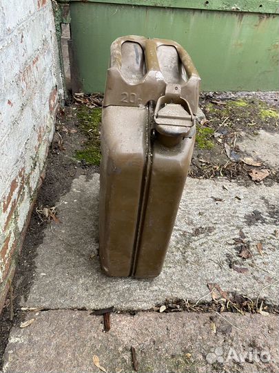 Канистра 20 литров железная