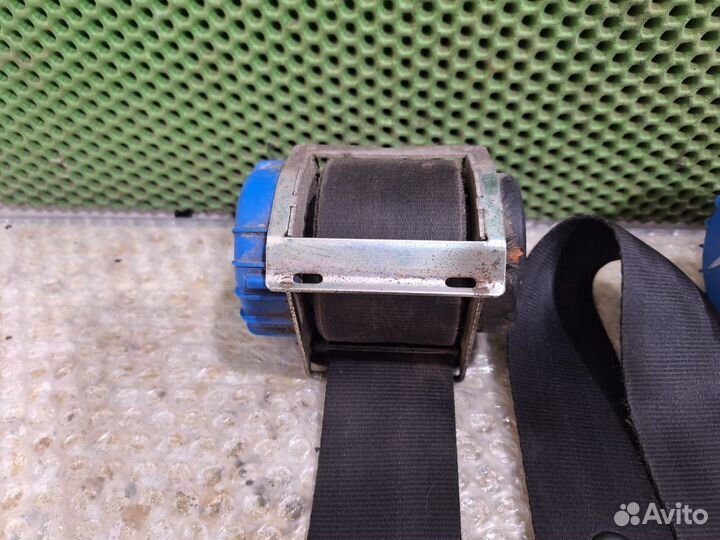 Передние ремни безопасности Ford Fiesta