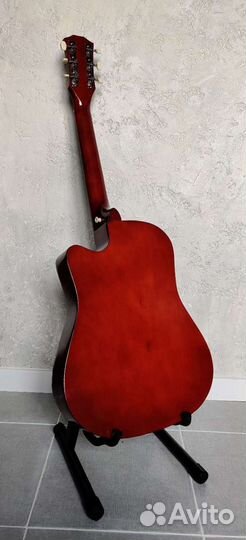 Гитара + чехол и медиатор