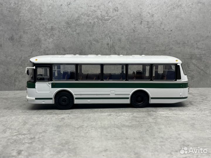 Редкая модель автобуса Лаз-695Р Сова 1:43