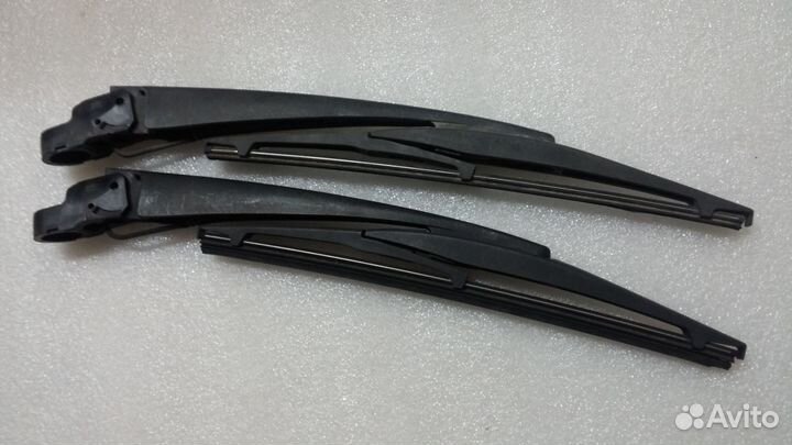 Suzuki Swift 2004-2011год Поводок заднего дворника