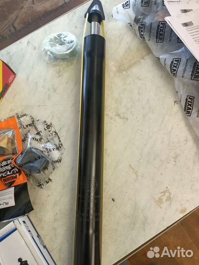 Амортизаторы передние BMW 5 Е34 шток 14