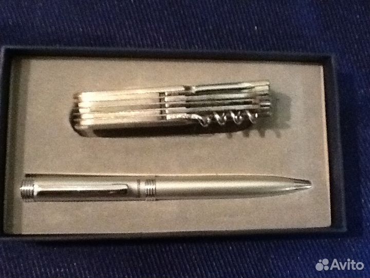 Подарочный набор: швейцарский нож и авторучка