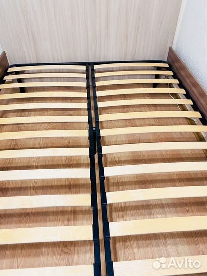 Кровать с матрасом 160/200