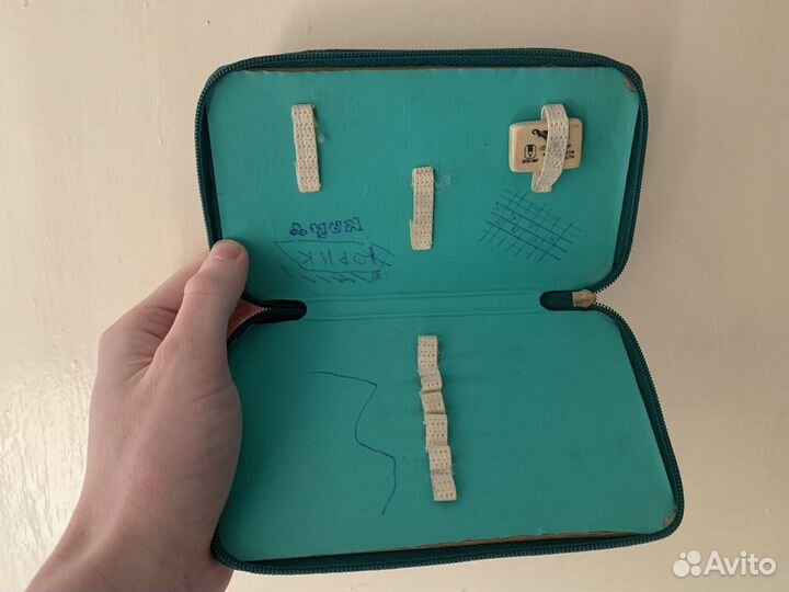 Пенал школьный отдадим за шоколадку