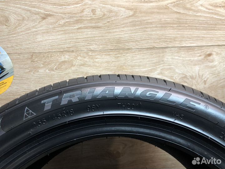 Triangle TH201 Sportex 235/45 R18