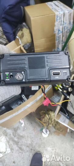 Видеорегистратор на 4 камеры carvis