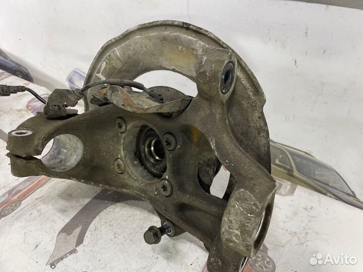 Кулак в сборе передний левый Kia Stinger