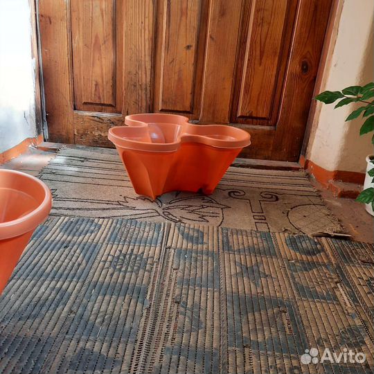 Цветочное кашпо уличное