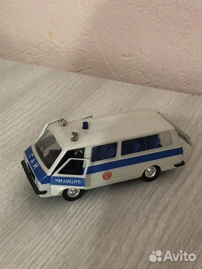 Модель автомобиля ЗИЛ 117 (1:43),Волга газ-24