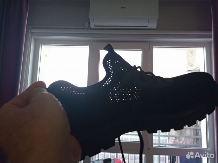 Рабочие кроссовки 42