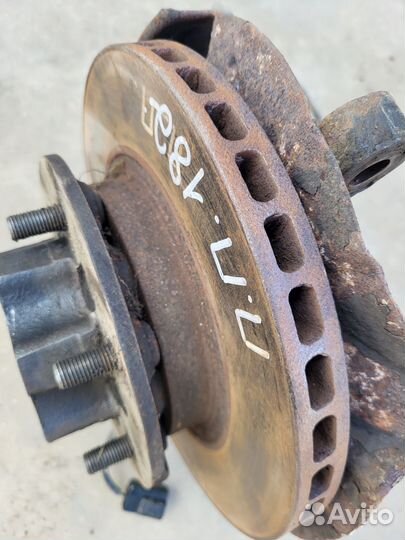 Ступица правая Mitsubishi Montero Sport 1