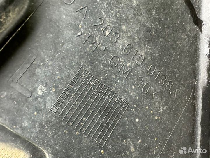 Защита днища левая Mercedes-Benz C-Class W203