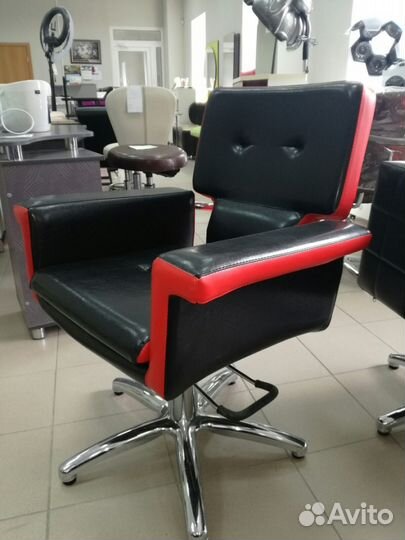 Парикмахерское кресло