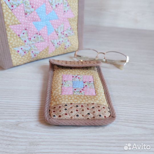 Чехол для телефона бежевый ручной работы